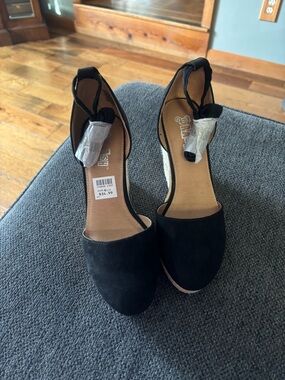 NWT Trash Black Women's Ankle-Strap Wedge Heels - Classic Style Sz 6.5 $35 MSRP